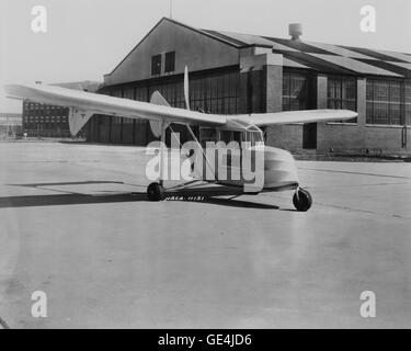 (1934) Fred Weick Homebuilt W-1A von 1934, eines der ersten Flugzeuge, Dreirad-Fahrwerk zu beschäftigen. Weick und eine Gruppe von neun anderen Langley Ingenieuren gebaut dieses kleine experimentellen Flugzeug in ihrer Freizeit um die besonderen Bedürfnisse von privaten Flyer zu studieren. Das Flugzeug wurde schließlich durch das Department of Commerce gekauft. Nach dem Verlassen der NACA (zum zweiten und letzten Mal) im Jahre 1936, integriert Weick viele Elemente von der w-1 in seinen Entwurf des berühmten Ercoupe, ein kleines einfach zu fliegen Flugzeug baute zuerst vom Engineering Research and Development Corporation (ERCO) der Vorstadt Washingto Stockfoto