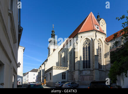 Krems an der Donau: Kirche der Hl. Nikolaus und ehemalige Kirche Frauenbergkirche (nach oben) in Stein, Österreich, Niederösterreich, untere Aust Stockfoto