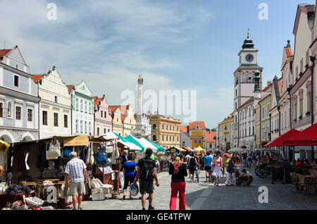 Trebon (Wittingau): Masaryk-Platz mit Ständen, Marian Column und Rathaus, Jihocesky, Tschechische Republik, Südböhmen, South Bohemi Stockfoto