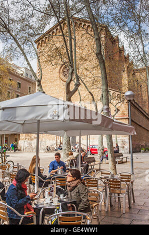 Café im Freien, in Plaça De La Virreina, Barcelona, Spanien Stockfoto