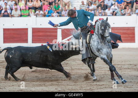 Linares, Spanien - august 31, 2011: Spanischer Stierkämpfer zu Pferd Fermin Bohorquez Stierkampf zu Pferde, in Linares, Spanien Stockfoto