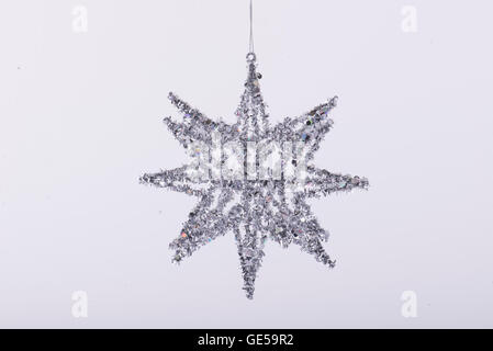 Weihnachtsdekoration auf neutralem Hintergrund Stockfoto
