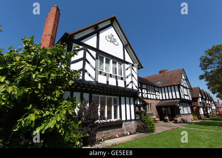 Dorf Port Sunlight, England. Aussicht auf den malerischen Port Sunlight Cottages im Wood Street. Stockfoto