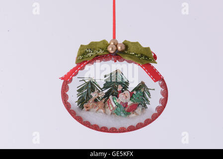 Weihnachtsdekoration auf neutralem Hintergrund Stockfoto