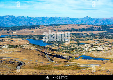 Blick auf Seen und Berge im Shoshone National Forest in der Beartooth Mountains in Montana und Wyoming Stockfoto