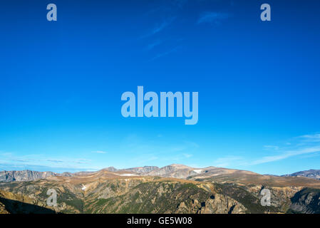 Blick von der Beartooth Mountains in Montana mit Sky in die oberen zwei Drittel des Bildes Stockfoto