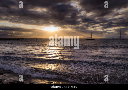 Sonnenuntergang über Pazifischen Ozean aus Hawaii Stockfoto