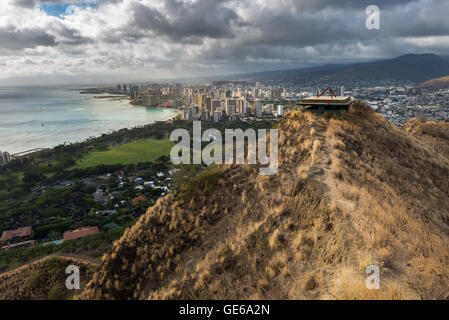 Top Aussicht auf Honolulu von Diamond Head, Hawaii Stockfoto