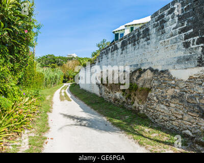 Teil des Weges von der aufgelösten Bermuda Railway, die von 1931 bis 1948, jetzt ein Rad- und Wanderweg betrieben. Stockfoto