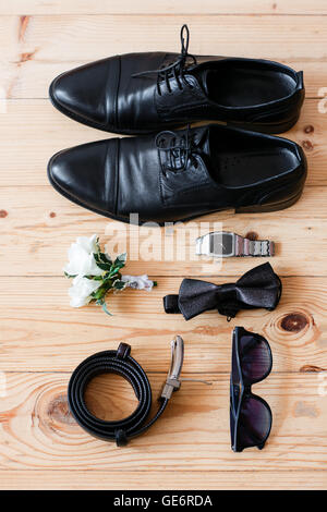 Eingestellten Bräutigam Schmetterling Schuhe Gürtel Manschettenknöpfe Uhren Herren Accessoires. Stockfoto