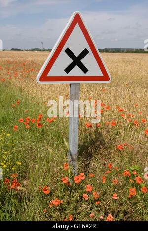 Straßenschild in der Nähe von Amboise, Frankreich, 26. Juni 2008 im Überblick. Stockfoto