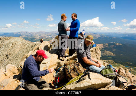 Bergsteiger auf dem Gipfel des Mount Massive Colorado Stockfoto