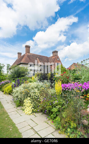 Die lange Grenze bei Great Dixter, Landhaus, Haus und Garten von Christopher Lloyd, Northiam, East Sussex, im Sommer Stockfoto