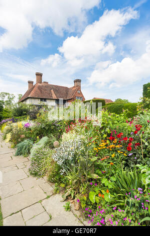 Die lange Grenze bei Great Dixter, Landhaus, Haus und Garten von Christopher Lloyd, Northiam, East Sussex, im Sommer Stockfoto