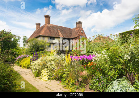 Die lange Grenze bei Great Dixter, Landhaus, Haus und Garten von Christopher Lloyd, Northiam, East Sussex, im Sommer Stockfoto