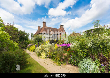 Die lange Grenze bei Great Dixter, Landhaus, Haus und Garten von Christopher Lloyd, Northiam, East Sussex, im Sommer Stockfoto