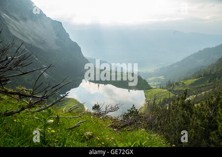 See-Gaisalpsee in den deutschen Alpen in der Nähe von Oberstdorf, Oberallgau, Deutschland Stockfoto