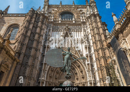 Die Fassade der Kathedrale von Sevilla in Spanien Stockfoto