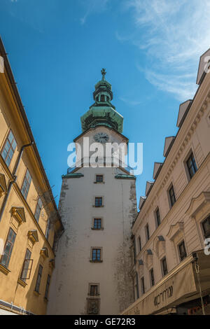 St. Michael Tor Turm in der Altstadt von Bratislava in der Slowakei Stockfoto