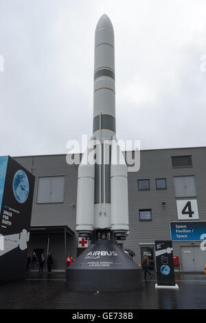 BERLIN, Deutschland - 1. Juni 2016: Modell der Trägerrakete Ariane 6 (A64). Raum-Pavillon. Ausstellung ILA Berlin Airshow 2016 Stockfoto