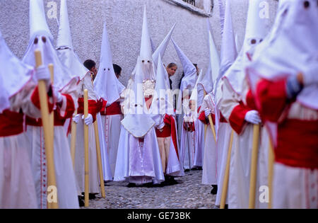 Gründonnerstag Prozession in Calle San José m Bruderschaft der "Aurora´. Albaicin.Granada Andalusien, Spanien Stockfoto