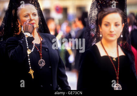 Kopftücher. Heiliger Montag-Prozession in Carrera del Genil. Bruderschaft der "Trabajo´, Granada. Andalusien, Spanien Stockfoto