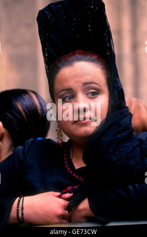 Mantilla. Heiligen Mittwoch. Bruderschaft der "Los Gitanos´. In Corazón de Jesus Kirche. Granada. Andalusien, Spanien Stockfoto