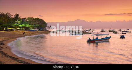 Sanur Beach bei Sonnenaufgang, Bali, Indonesien Stockfoto