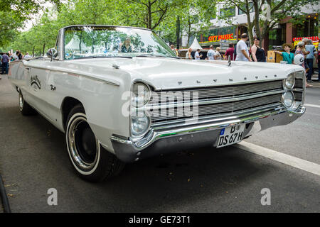 BERLIN - 5. Juni 2016: Full-size Car Plymouth Fury III Cabrio 1968. Classic Days Berlin 2016. Stockfoto