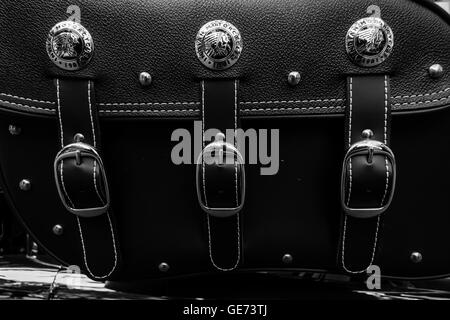 BERLIN - 5. Juni 2016: Trunk-Bag von Motorrad Indianer Häuptling. Schwarz und weiß. Classic Days Berlin 2016. Stockfoto