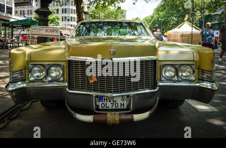 BERLIN - 5. Juni 2016: Full-Size-Luxus-Auto Cadillac Sedan Deville, 1970. Classic Days Berlin 2016. Stockfoto