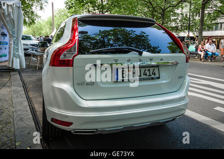 BERLIN - 5. Juni 2016: Mid-Size-Luxus-Crossover SUV Volvo XC90. Sicht nach hinten. Classic Days Berlin 2016. Stockfoto