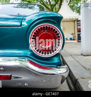 BERLIN - 5. Juni 2016: Stoplamp der Kleinwagen Ford Falcon, 1962. Classic Days Berlin 2016. Stockfoto