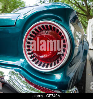 BERLIN - 5. Juni 2016: Stoplamp der Kleinwagen Ford Falcon, 1962. Classic Days Berlin 2016. Stockfoto