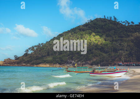 Boote in der Flasche Beach, Koh Pha Ngan, Thailand verankert Stockfoto