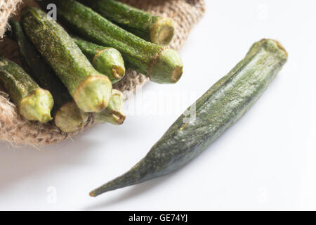 Gesunden Okra-Chips auf sauberer Hintergrund, Fotoarchiv Stockfoto