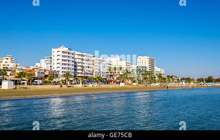 Finikoudes Strand - Stadt Larnaka, Zypern Stockfoto