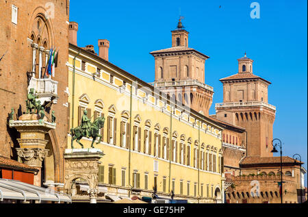 Palazzo Municipale und Castello Estense in Ferrara - Italien Stockfoto