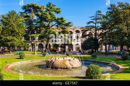 Der Brunnen auf der Piazza Bra - Verona, Italien Stockfoto