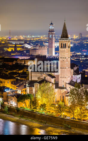 St. Anastasia Kirche und Palast della Ragione - Verona Stockfoto