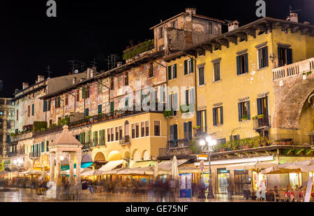 Häuser auf der Piazza Delle Erbe in Verona - Italien Stockfoto