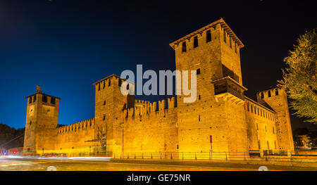 Burg Castelvecchio in Verona am Abend Stockfoto