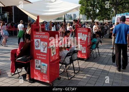 Bürgersteige Künstler zeichnen Karikaturen in London Southbank uk Juli 2016 Stockfoto