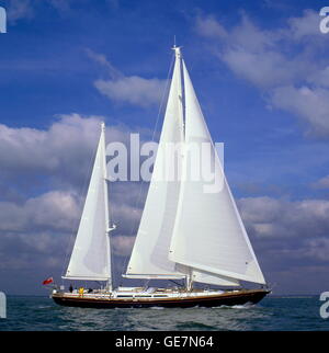 AJAX-NEWS-FOTOS. 1991. SOLENT, ENGLAND. -PROBEFAHRTEN - LUXUS YACHT VICTORIA VON STRATHEARNE, ERBAUT VON CAMPER & NICHOLSONS MIT EINEM INNENRAUM VON ANDREW WINCH AUF PROBEFAHRTEN IM SOLENT ENTWORFEN IM FEBRUAR 1991.  FOTO: JONATHAN EASTLAND/AJAX.  REF: HD YA VICTORIA 010015. Stockfoto