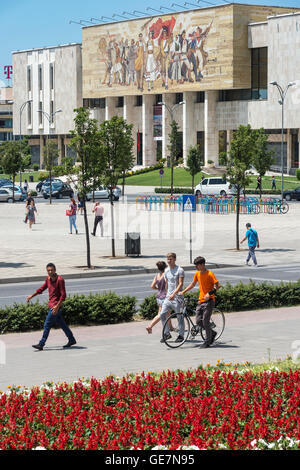 Blick auf das historische Nationalmuseum, Tirana, Albanien Skanderbeg-Platz, Stockfoto