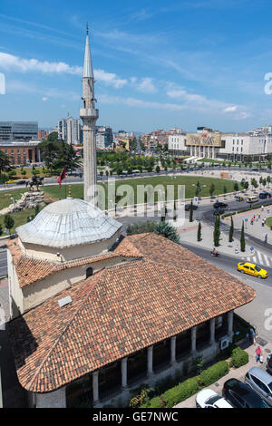 Blick auf den Et'hem-Bey-Moschee und Skanderbeg-Platz, das nationale historische Museum, Tirana, Albanien, Stockfoto
