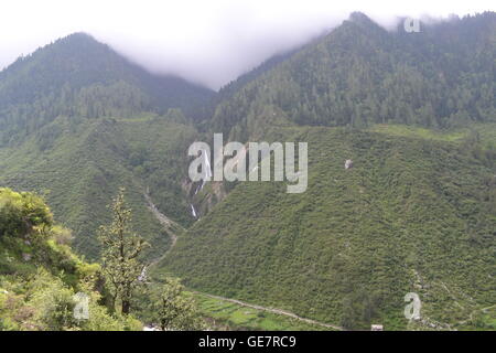 Nahm dieses Foto beim trekking im Himalaya von Sankri in Uttarkhand, Chitkul in Himacha Pradesh über den Borasu Pass. Stockfoto