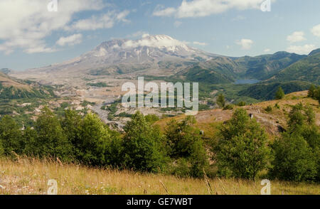 Mount St. Helens ist ein aktiver Vulkan im Bundesstaat Washington im pazifischen Nordwesten der Vereinigten Staaten. Stockfoto