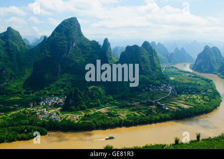 Li-Fluss und Blick auf die Berge von Laozhai Shan Berg, Xingping, autonome Region Guangxi, China Stockfoto