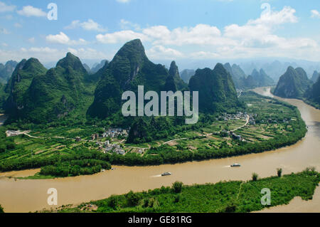 Li-Fluss und Blick auf die Berge von Laozhai Shan Berg, Xingping, autonome Region Guangxi, China Stockfoto